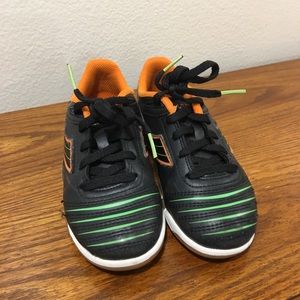 Diadora indoor soccer shoes size K13